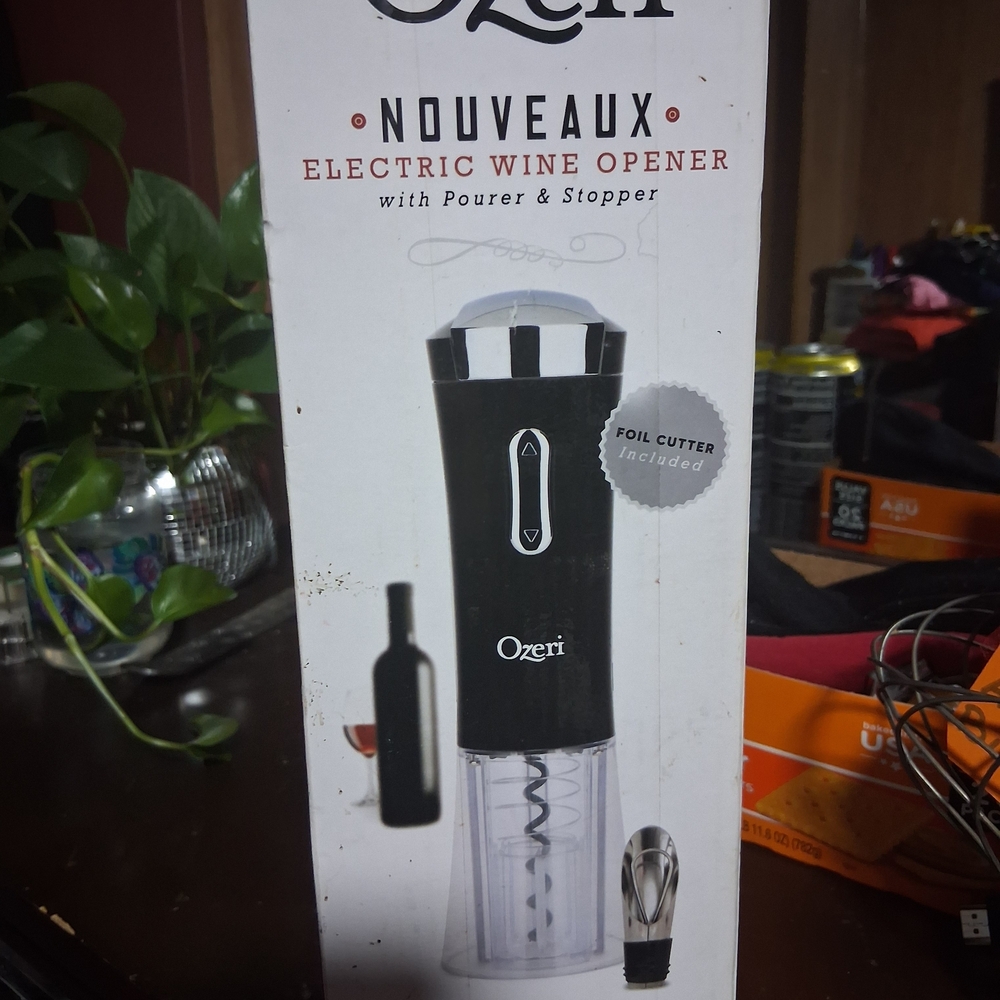 Nouveaux Black Electric Wine Opener - Picture 1 of 1